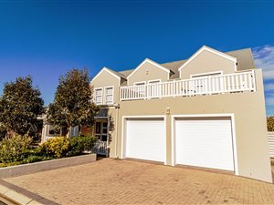 4 Bed House in Westcliff