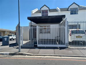 2 Bed Townhouse in Parow Central