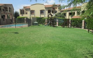 2 Bedroom Apartment in Douglasdale