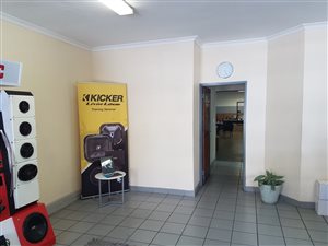 328 m² Industrial space in Airport Industria