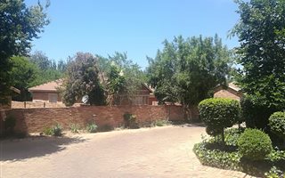 3 Bedroom Townhouse in Maroeladal