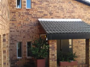 100 m² Office Space in Fairland