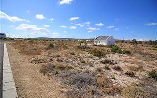 275 m² Land available in Britannia Bay