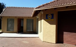 4 Bedroom House in Wilgeheuwel