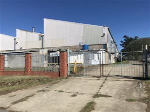 1071 m² Commercial space in Amalinda