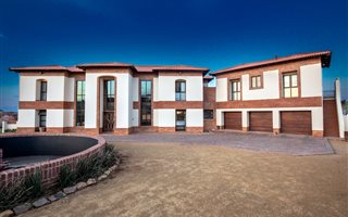 5 Bedroom House in Mooikloof Glen