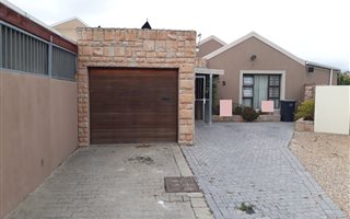 3 Bedroom House in Bothasig