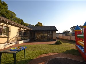 4.5 Bed House in Houghton Estate