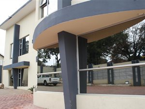 3 Bed Apartment in Cyrildene