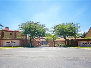 3 Bed Cluster in Van Riebeeck Park