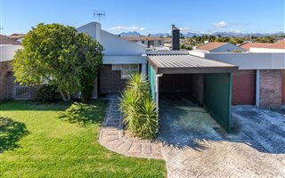 3 Bedroom House in Vredekloof East
