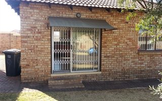 2 Bedroom Simplex in Witpoortjie