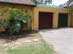 Bachelor apartment in Brackendowns