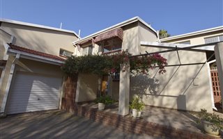 3 Bedroom Townhouse in Waterkloof Glen