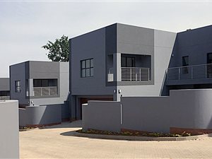 4 Bed Cluster in Bryanston East