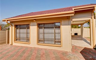 1 Bedroom Flat in Witpoortjie