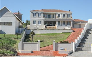 4 Bedroom House in Beachview