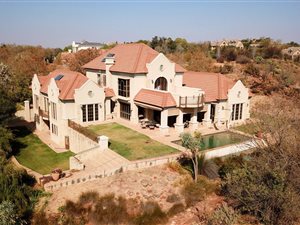 5 Bed House in Cornwall Hill