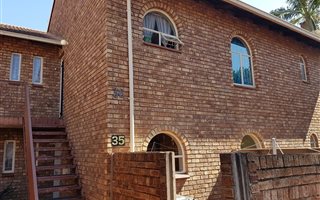 3 Bedroom Townhouse in Doornpoort and surrounds