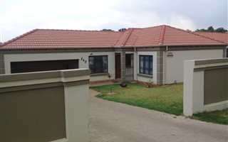 3 Bedroom Townhouse in Jackaroo Park