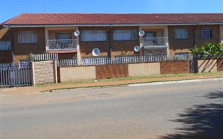 2 Bedroom Apartment in Vanderbijlpark CW2