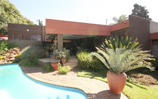 4 Bedroom House in Erasmusrand