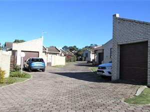 2 Bed Townhouse in Broadwood