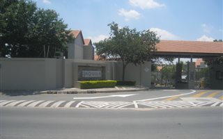 2 Bedroom Apartment in Fourways
