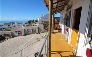1 Bedroom Apartment in Britannica Heights