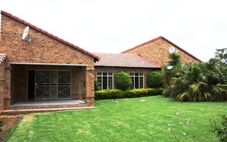 3 Bedroom Townhouse in Moreleta Park