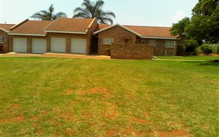 Farm with House in Ivy Park