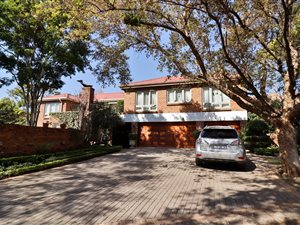 4 Bed House in Silver Lakes Golf Estate
