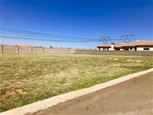 990 m² Land available in Three Rivers East
