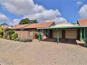 2 Bed Townhouse in Pierre van Ryneveld