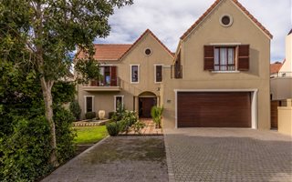 4 Bedroom House in Boschenmeer Golf Estate