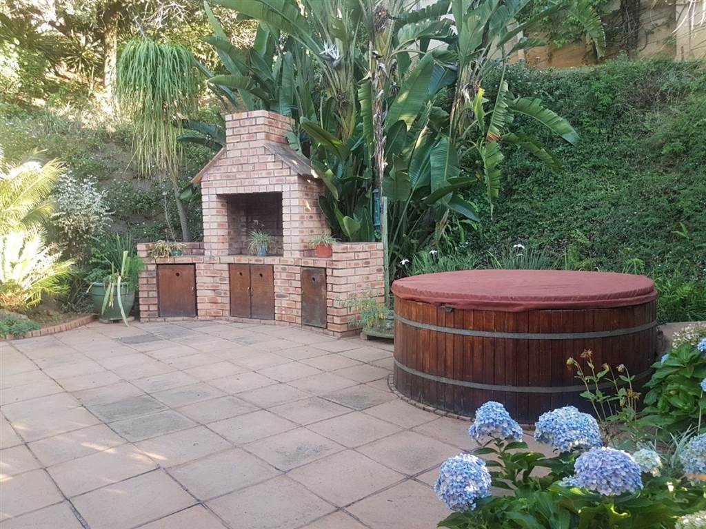 3 Bedroom Townhouse in Lester Park photo number 9