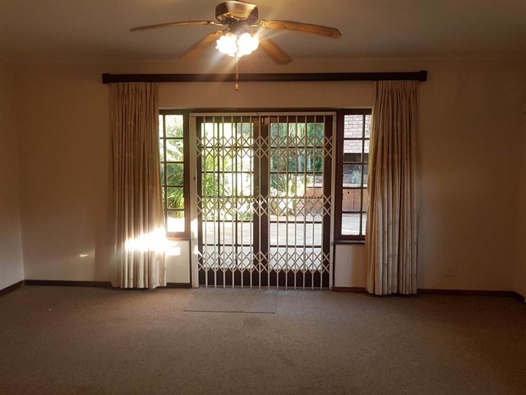 3 Bedroom Townhouse in Lester Park photo number 18