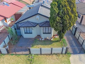 4 Bedroom House in Lenasia South