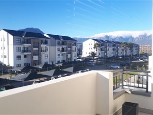 1 Bed Apartment in Paardevlei