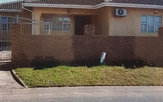 5 Bedroom House in Brackenham