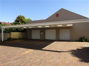 4 Bed House in Alphen Park