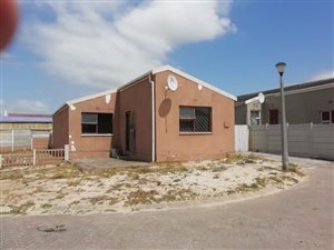 3 Bed House in Strandfontein