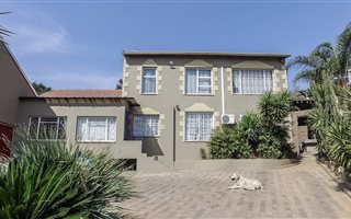 7 Bedroom House in Elandshaven