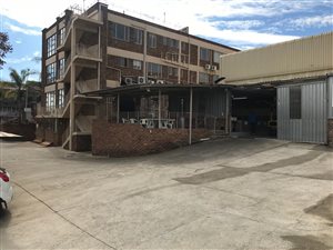 1784 m² Industrial space in Strydompark