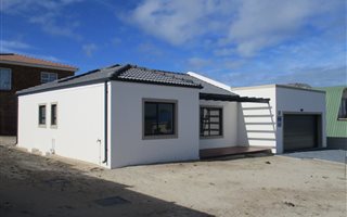 3 Bedroom House in Perlemoenbaai
