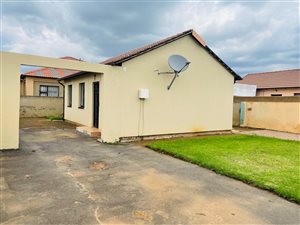 2 Bed House in Golden Gardens
