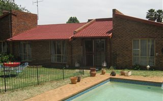 5 Bedroom House in Mayfield Park