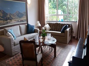 2 Bed Flat in Benmore Gardens