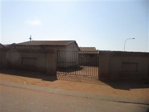 2 Bed House in Protea North