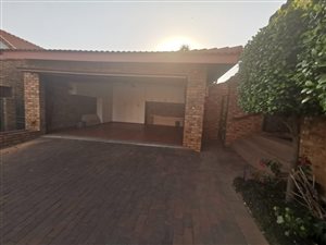 3 Bed Apartment in Ontdekkers Park